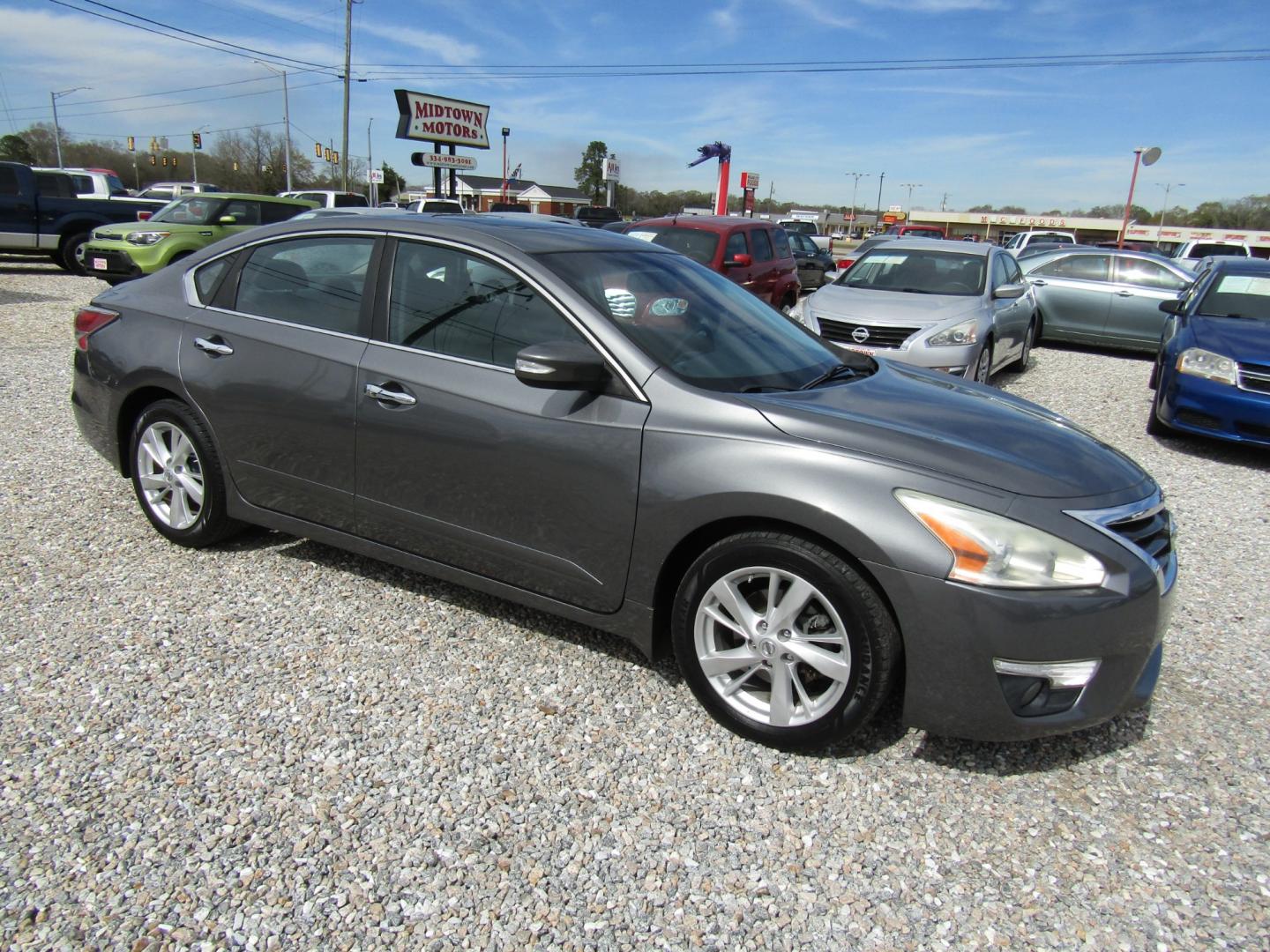 2015 Gray Nissan Altima 2.5 S (1N4AL3AP6FC) with an 2.5L L4 DOHC 16V engine, Automatic transmission, located at 15016 S Hwy 231, Midland City, AL, 36350, (334) 983-3001, 31.306210, -85.495277 - Photo#0